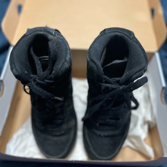 AIR FORCE 1 HIGH LV8 (GS) Size 7y - Picture 4 of 9